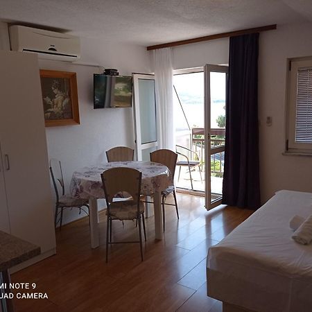 Apartments Mihovil Omiš Habitación foto